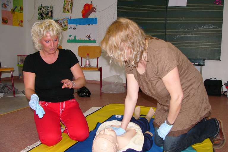 Erste Hilfe bei Kindernotfällen 2.jpg