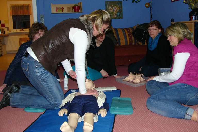 Erste Hilfe bei Kindernotfällen 4.jpg